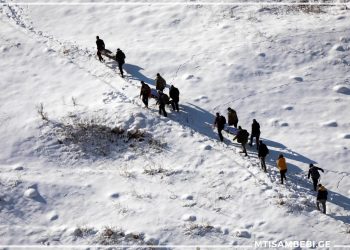 მიხა პაპა მშობლიურ სოფელში დაკრძალეს – ემოციური ფოტოები დაკრძალვიდან