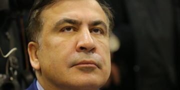 “ვის შეიძლება მოეწამლა სააკაშვილი? – “ზედ ტუჩთან მიუტანა ჯვარი” – გოჩა მირცხულავა