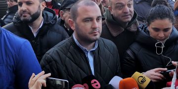 ექიმებისგან შევიტყვე, რომ საბუთებში პრეზიდენტ სააკაშვილს სიმაღლე 2სმ-ით მოაკლეს, რომ პარამეტრები შეინარჩუნონ – ლევან ხაბეიშვილი