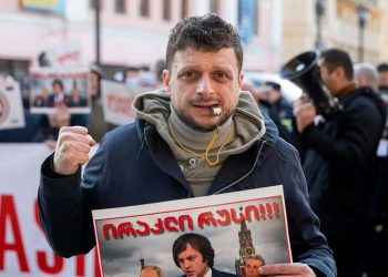 “შეგვიშვით პარლამენტში ერთი საათით და იქ დასრულდებიან ესენი” – ნიკა ნარსია