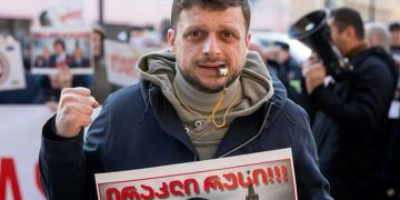 “შეგვიშვით პარლამენტში ერთი საათით და იქ დასრულდებიან ესენი” – ნიკა ნარსია