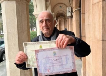 ქუთაისელი არქიტექტორის პროტესტი – ვახტანგ დვალიშვილი მერიას საპატიო სიგელებს უბრუნებს