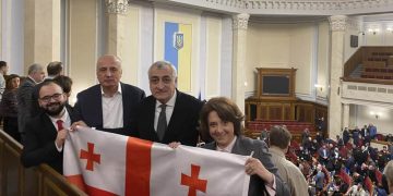 “Slava Ukraine!” – რა ფოტოებს აქვეყნებს სამადაშვილი