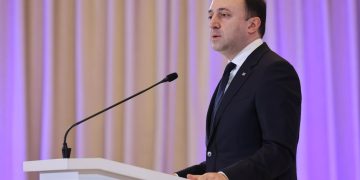 „თქვენ ახსენეთ კადრები, ფოტოები, მე ვიტყვი, რომ ბატონი სააკაშვილი კარგი მსახიობია“ – ღარიბაშვილი სააკაშვილზე
