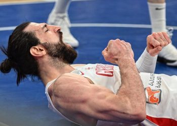 „ქალბატონო პრეზიდენტო, ღირსების მედლით დაჯილდოვებას იმსახურებს“ – ზვიად ტომარაძე