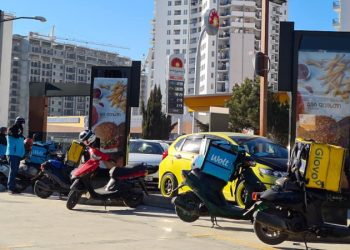 მორიგი გაფიცვა – კურიერები ხელფასების გაზრდას, პირობების გაუმჯობესებასა და მენეჯერების გადადგომას ითხოვენ