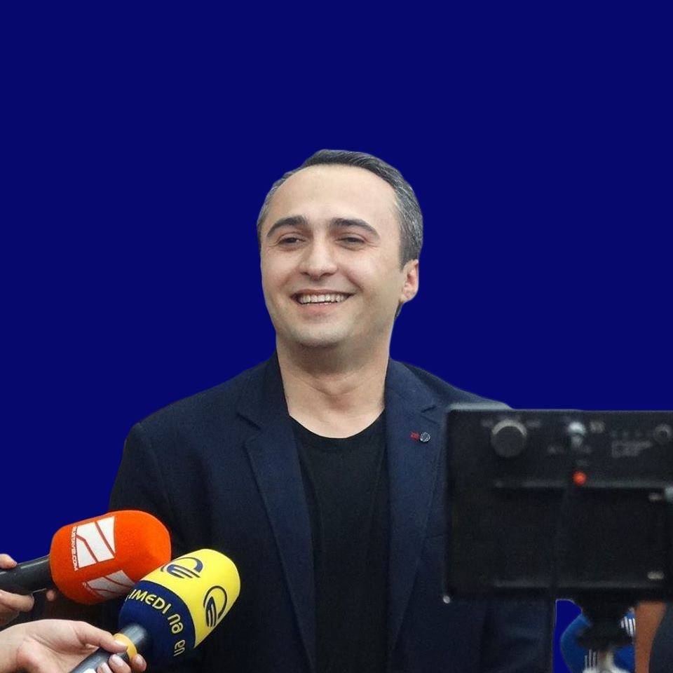 “მართლა გგონიათ რომ მაკრონს წინ კოვზი ედო?” – ლატარია