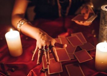 მკითხავმა, “ჯადოს მოხსნის” პირობით, ერთ-ერთი უნივერსიტეტის პროფესორს 17 500 დოლარი გამოსძალა