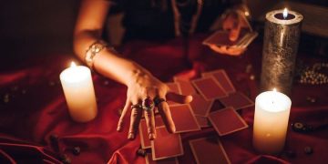 მკითხავმა, “ჯადოს მოხსნის” პირობით, ერთ-ერთი უნივერსიტეტის პროფესორს 17 500 დოლარი გამოსძალა