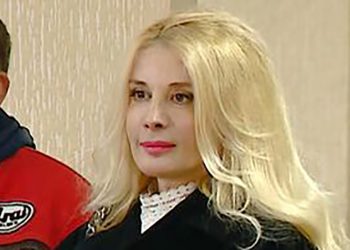 “შავ პურზე წასმული გაჭყლეტილი ნიორი და სოკოს შილაფლავი მოაქვთ სააკაშვილთან, ეს რაში წერია?” – ნადირაძე