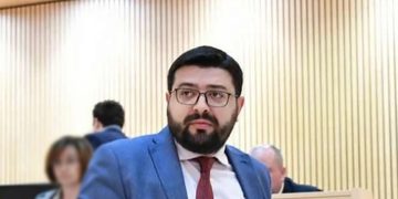 “ძუკნა ხარ, ძუკნა!” – ვის მიმართავს დიტო სამხარაძე