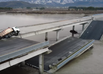 “დაინახა როგორ ჩაინგრა მის წინ ხიდი, ტრაილერიდან გადმოხტა და საჭე გადაკრა” – რას ჰყვება თვითმხილველი