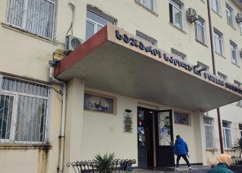 ბათუმის პირველ საჯარო სკოლაში ერთ-ერთმა მოსწავლემ, სავარაუდოდ, წიწაკის სპრეი გაუშვა