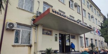 ბათუმის პირველ საჯარო სკოლაში ერთ-ერთმა მოსწავლემ, სავარაუდოდ, წიწაკის სპრეი გაუშვა