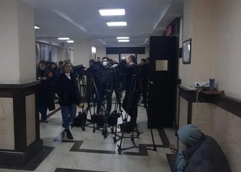 ,,მორიგი ტყუილი! 4 სხვადასხვა დარბაზში 4 სხდომაა, რაც აქ ვარ ორი გამოუშვეს 2000 ლარიანი ჯარიმით !!!“ – მარიკა არევაძე 7-8 მარტის აქციებზე დაკავებულების შესახებ