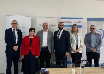 ჯეიმს კლევერლი ოძისის საჯარო სკოლაში, რუსეთის სამხედრო ბაზასთან ახლოს – ნანუაშვილი