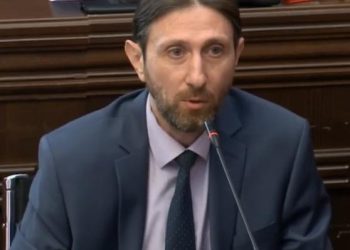 ,,დიდმა სტრატეგმა მერმა 4 ზოლიანი ყაზბეგის ქუჩა 2 ზოლიანი გახადა…“ – ზვიად ტომარაძე