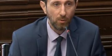 ,,დიდმა სტრატეგმა მერმა 4 ზოლიანი ყაზბეგის ქუჩა 2 ზოლიანი გახადა…“ – ზვიად ტომარაძე
