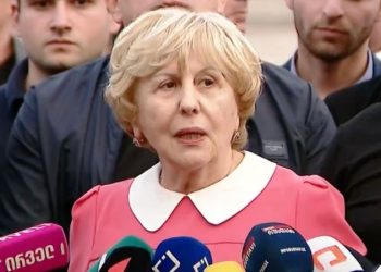 “იძახიან, რომ იკლებს, ხან იძახიან, რომ იმატებს. თურმე არ ჭამს, მაგრამ იმატებს“ – გიული ალასანია