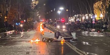 აქციის მონაწილეებმა შსს-ს მანქანა დემონსტრაციულად დაწვეს