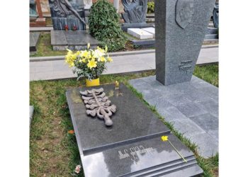 ანზორ ერქომაიშვილის საფლავი გაძარცვეს