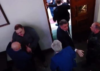 (ვიდეო) – გუბაზ სანიკიძეზე თავდასხმის კადრები – პარლამენტი