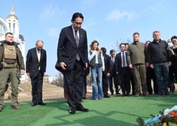 “ნამდვილად დიდ ბრაზს ვგრძნობ ამ სისასტიკისთვის” – იაპონიის პრემიერი ბუჩაში ჩავიდა