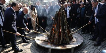 მარნეულის მერიამ ₾1 800 გადაიხადა ნოვრუზ ბაირამზე სიმბოლური კოცონის ასანთებ შეშაში