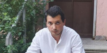 “ამ დრომდე მიმდინარეობს აქციის მონაწილეების გასამართლება! მე და ჩემი კოლეგები სასამართლო დარბაზებთან ვათენებთ” – ლაშა ტყეშელაშვილი