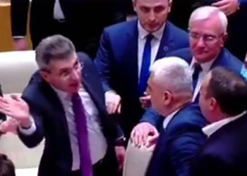 ვიდეო – “წამო გარეთ, წამო” – ქვეყნის პარლამენტი