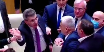 ვიდეო – “წამო გარეთ, წამო” – ქვეყნის პარლამენტი