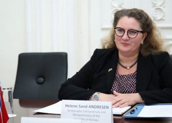 გაოგნებული ვარ ტერორისტ ბრეივიკთან შედარებით, უაღრესად უადგილოდ მიმაჩნია – ნორვეგიის ელჩი საქართველოში