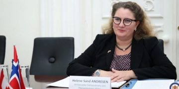 გაოგნებული ვარ ტერორისტ ბრეივიკთან შედარებით, უაღრესად უადგილოდ მიმაჩნია – ნორვეგიის ელჩი საქართველოში