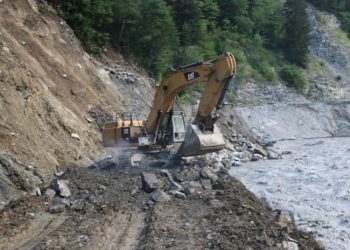 ზუგდიდი-მესტიის გზაზე, ქვისცვენის გამო, ყველა სახის ტრანსპორტის მოძრაობა აიკრძალა