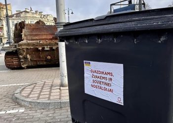 უკრაინელების აფეთქებული რუსული ტანკი და ნაგვის ურნა საბჭოთა ნოსტალგიისთვის – ვილნიუსი