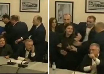 (ვიდეო) – ქალ დეპუტატებს სხდომა ძალის გამოყენებით დაატოვებინეს