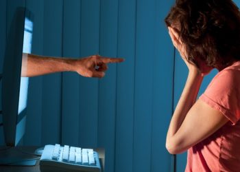 პირადი ცხოვრების საიდუმლოს ხელყოფა და სქესობრივი კავშირის იძულება – დაკავებულია 4 პირი