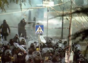 სპეცრაზმი აქციაზე 2 მხრიდან მიდის – რეზინის ტყვიები, წყლის ჭავლი და გაზი რუსთაველზე