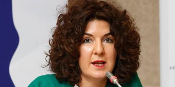 “მივმართავ ჩემ სტუდენტებს – გაიღვიძეთ რა! გამოდით და გადააშენეთ ეს დინოზავრები!” – თინათინ სტამბოლიშვილი