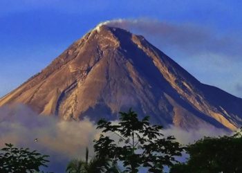 ინდონეზიაში უდიდესმა ვულკანმა გაიღვიძა