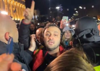 “12 საათიდან ველოდებით, ჯერაც არ ჩანს თეთრი ბოლი” – რა ხდება სასამართლოში