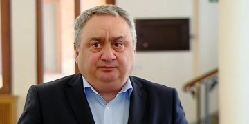 “ქოცნების მპოსტავებო, კარის ტაკი-მასხარებო და იუმორისტო “ბლьოგერებო”, სამწუხაროდ, ჩემო მეგობრებო…” – ზვიად კვაჭანტირაძე