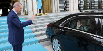 ,,ხმები დადის, რომ ერდოღანი ღარიბაშვილს მესიჯებს უგზავნის ქართული სიტყვების ჩამატებით და ზოგჯერ ქართულ სიმღერებსაც ჩაუგდებს ხოლმე“ – ირაკლი გოგავა