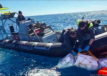 იტალიაში, ზღვიდან 2 ტონამდე კოკაინი ამოიღეს