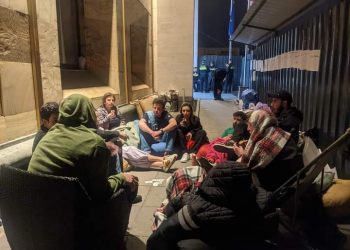 “პოლიცია აკვირდება, თვალები არ გაახილოს ვინმემ!” – რა ხდება კანცელარიასთან