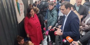 “მოვედი, რომ მიეცეთ წვიმაში, ცელოფნის ქვეშ პროტესტის გაგრძელების საშუალება” – ლევან იოსელიანი კანცელარიასთან მივიდა