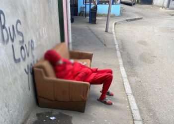 “მარტო მეშინიაო ტირის, ადგომაც აღარ შეუძლია… მთელი სიბერე შიმშილში, მარტოობაში და ტანჯვაში აქვს გატარებული” – სინჯიკაშვილი