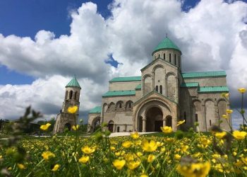 “შოთია ხო შევიდა?! დოუმესიჯოთ ჩვენ-ჩვენი ლოცვები და…” – რა მოხდა აღდგომის ღამეს ბაგრატის ტაძარში