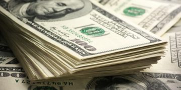 დააკავეს 4 პირი, რომლებმაც 6 100 აშშ დოლარის ყალბი კუპიურები გაასაღეს