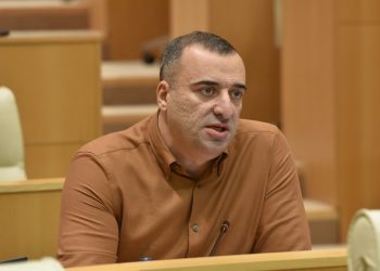 „აღიარებათა სერიიდან… რა ხდება, ვინმემ, ხომ არ იცით?“ – რატი იონათამიშვილი